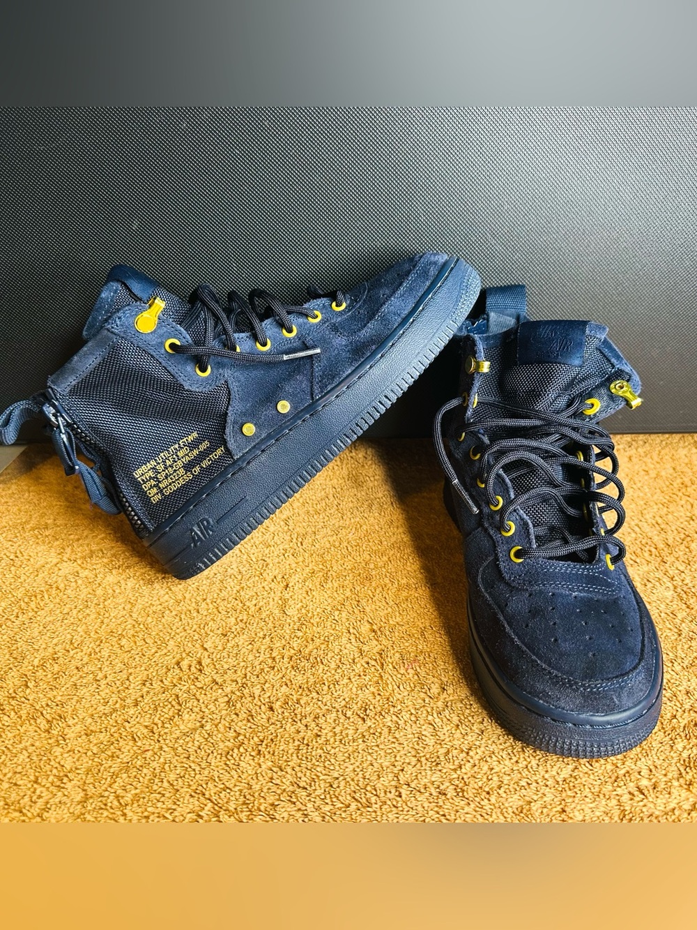 Nike SF AF 1  Mid Obsidian Sz 4.5Y EUC!